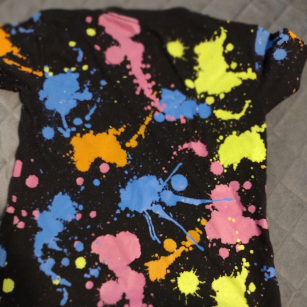 Boy short sleeve t-shirt splatter pattern, Bailey apparel. Size 4T. Multicolor - Picture 2 of 4